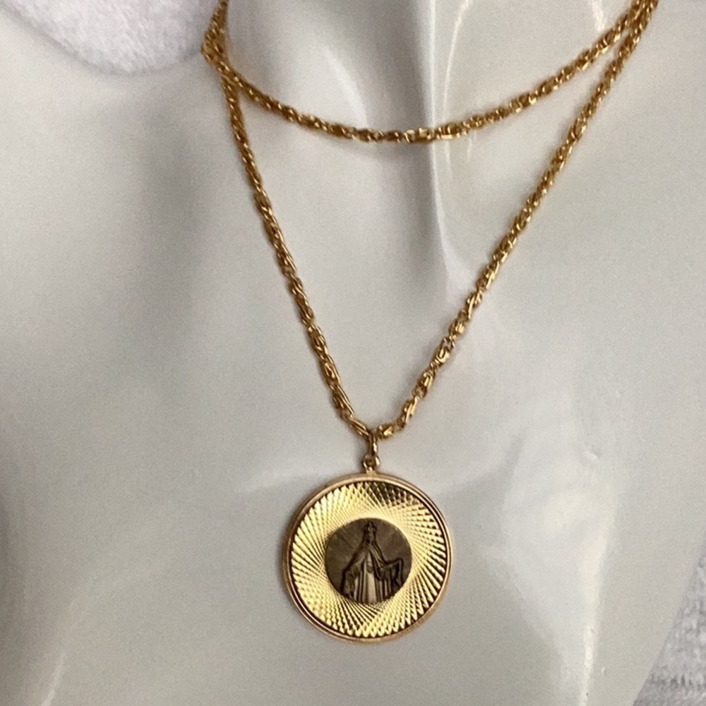 Catholic pendant in GoldTone with 22 inch chain . Vintage from a Parish in PR